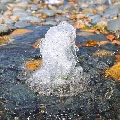 ステンレス鋼のコップの泡水噴水はスプレー・ヘッドの池の噴水のノズルをノズルを通して出します