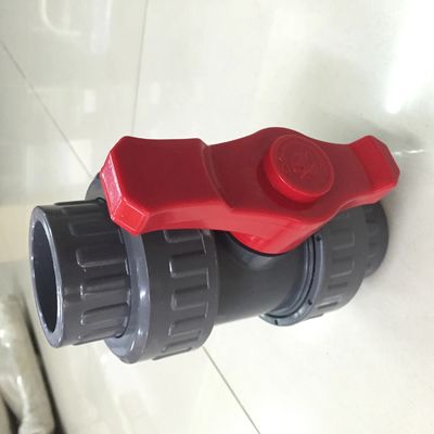 黒い赤DN20 UPVCの倍連合球弁