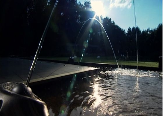 多彩な薄層の1m水ダンスの跳躍の噴水のジェット機