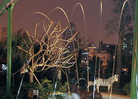 屋内DMX多彩なLEDは薄層の噴水のノズルの跳躍のジェット機をつける