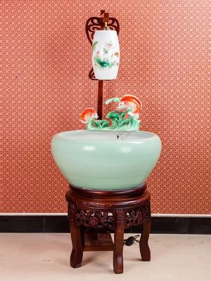 不明瞭で青い艶出しパターン基盤460mmのkoiの魚はボーリングをします